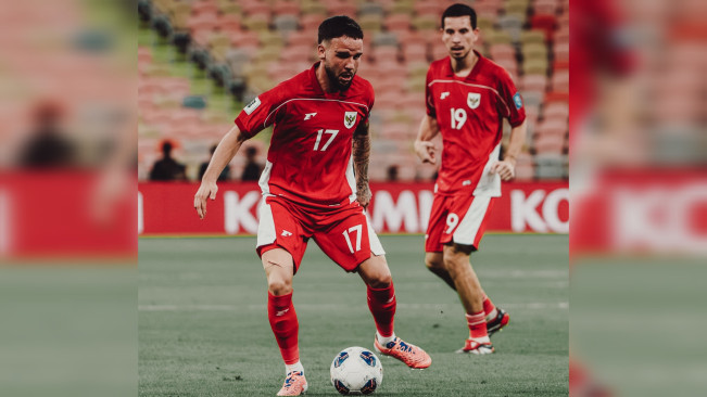 Calvin Verdonk mengontrol bola. [Instagram]